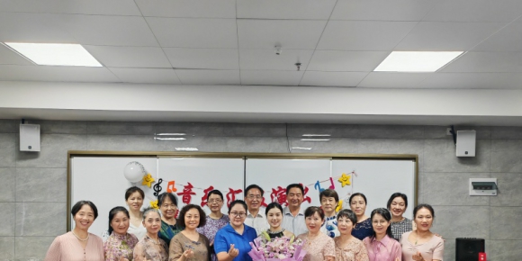 琴韵晚情---献给娄底市老年大学电子琴班结业汇演的珍贵记忆 / 王愉声